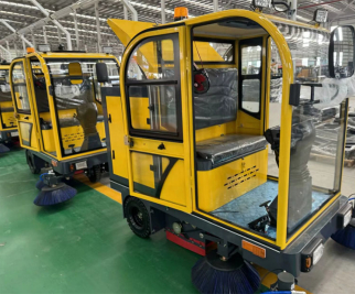 Visites de clients africains pour une démonstration sur site de balayeuses autoportées